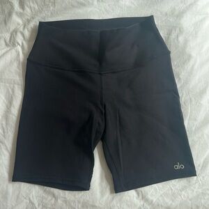 Alo yoga 7” biker shorts